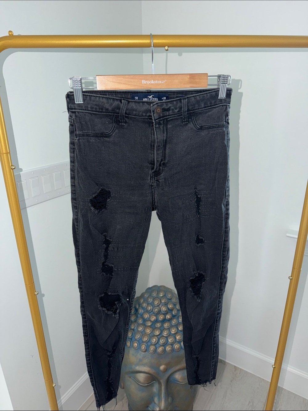 Hollister Distressed Curvy high rise crop Black Women’s Jean legging